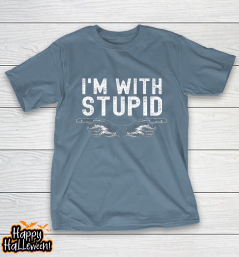 i m with stupid funny easy halloween t shirt 843 jzff6l