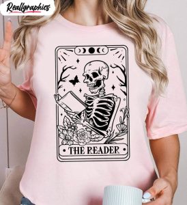 the reader tarot funny shirt, skeleton reading librarian unisex hoodie long sleeve
