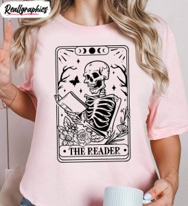 the reader tarot funny shirt, skeleton reading librarian unisex hoodie long sleeve