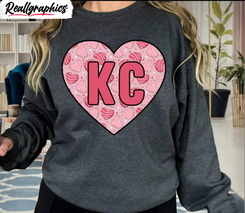 kc-vday-heart-cake-crewneck-unique-kansas-city-chiefs-valentines-day-shirt-sweater-3